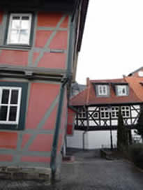 Schiefes Haus